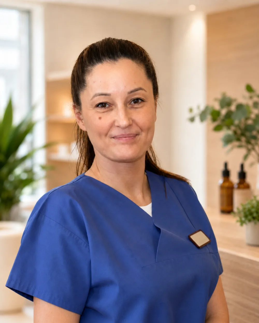 Steffi Plenzke bei der professionellen Zahnreinigung in der Praxis